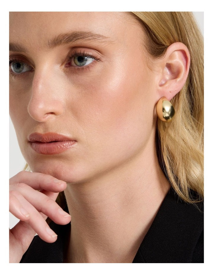 Round Hoops in Gold