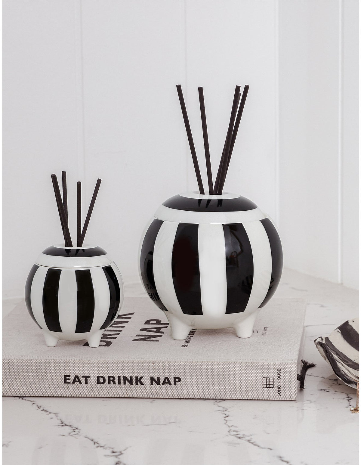 Jasmine, Amber & Saffron Large Ceramic Diffuser 350ml