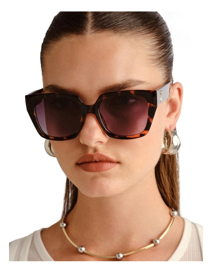 The Illusion Sunglasses in Tort