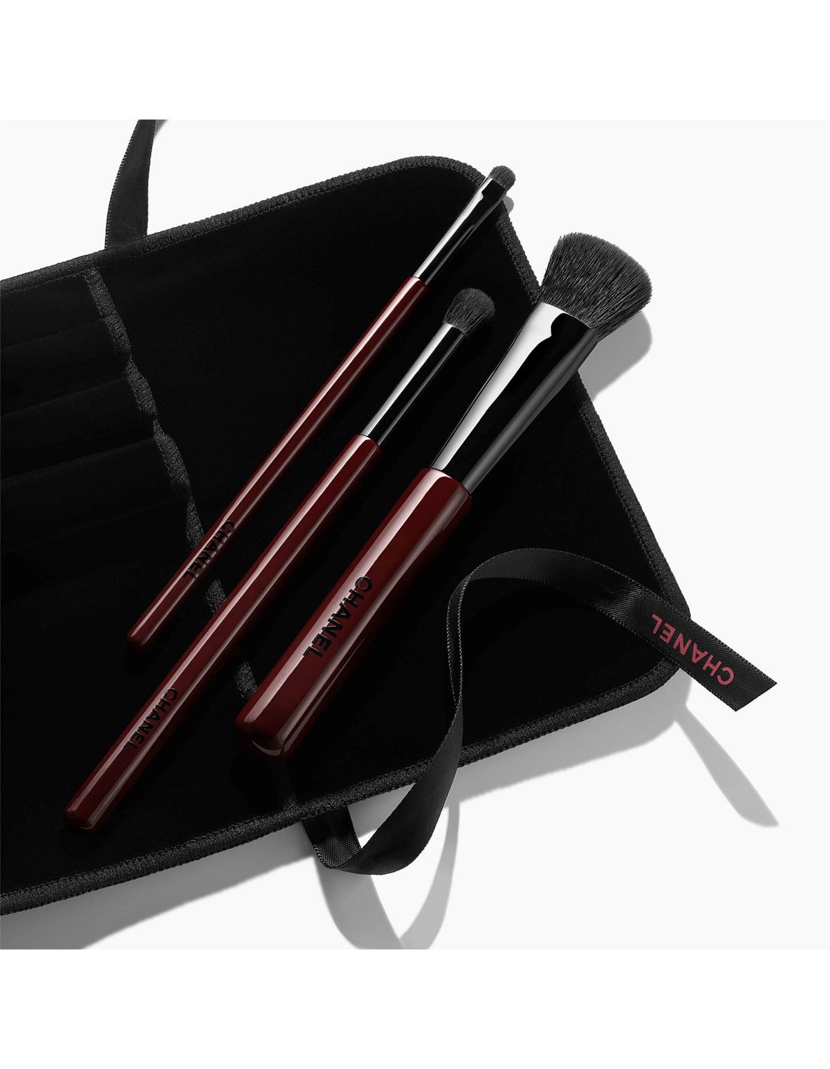 LES PINCEAUX ROUGE NOIR 3 PROFESSIONAL MAKEUP BRUSHES