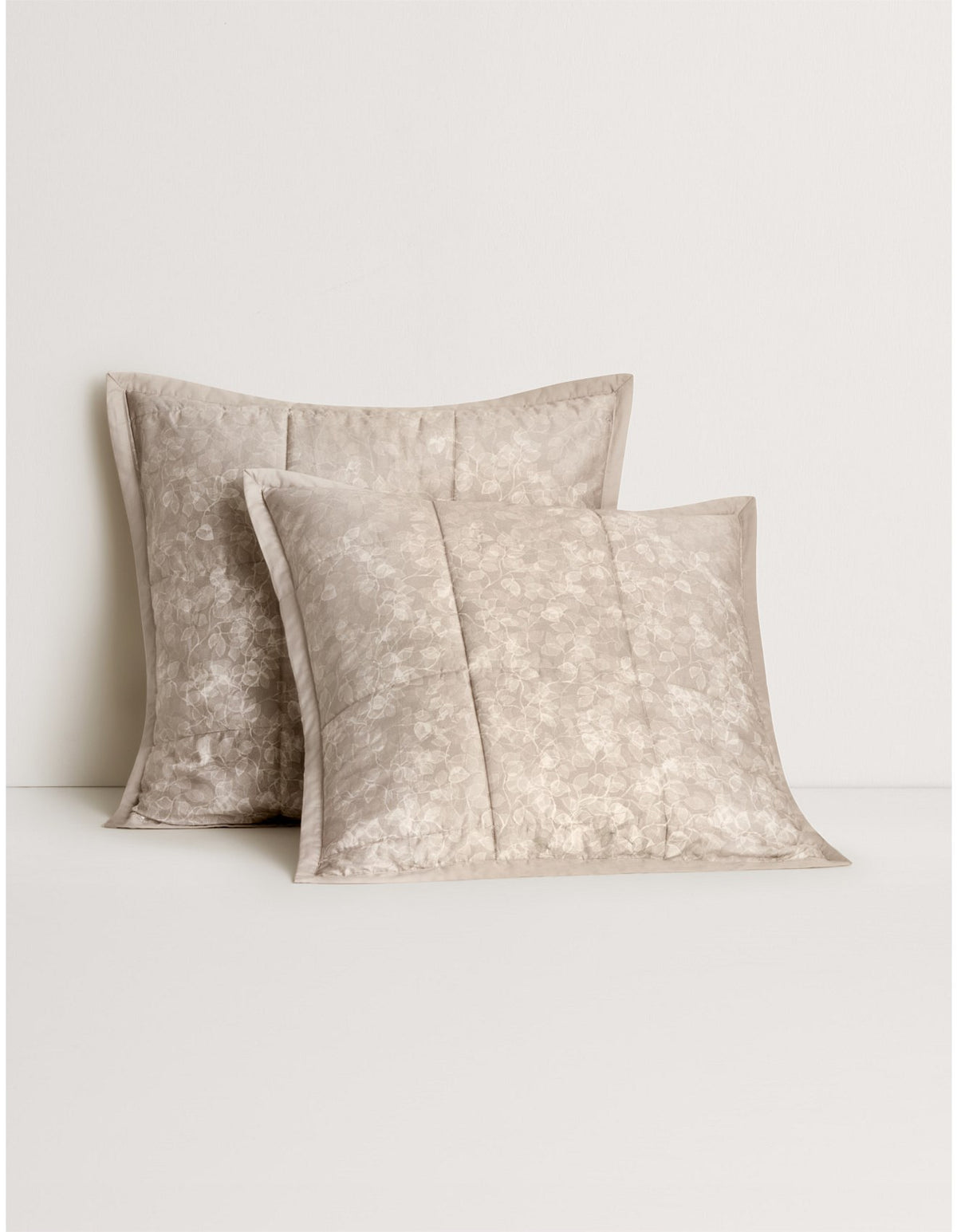 SAUNDERS EUROPEAN SHAM IN GARDEN