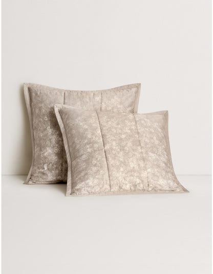 SAUNDERS EUROPEAN SHAM IN GARDEN