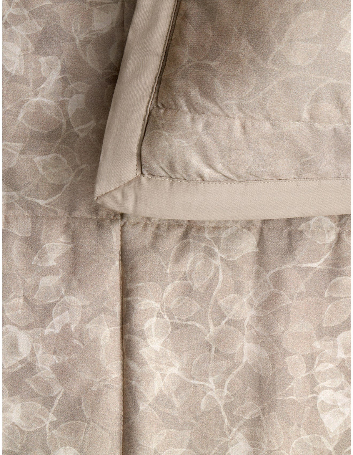 SAUNDERS EUROPEAN SHAM IN GARDEN