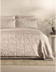 SAUNDERS KING BED COVER IN GARDEN