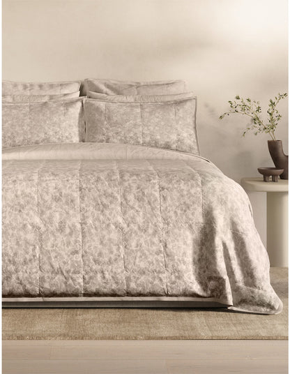 SAUNDERS KING BED COVER IN GARDEN