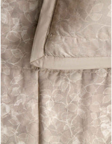 SAUNDERS KING BED COVER IN GARDEN