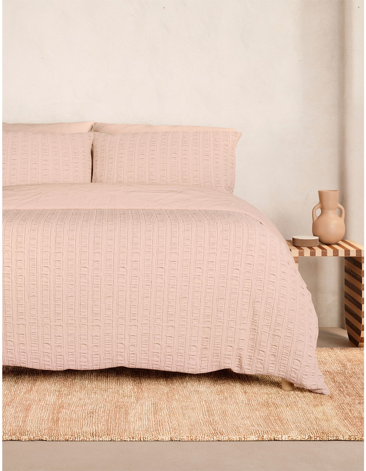TEXTURES SEERSUCKER STRIPE KING QUILT COVER SET IN PINK SALT