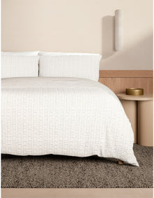 TEXTURES SEERSUCKER STRIPE QUEEN QUILT COVER SET IN WHITE