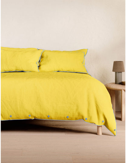 BAYLEY PIPED QUILT COVER SET QUEEN IN LIGHT SUNLIGHT