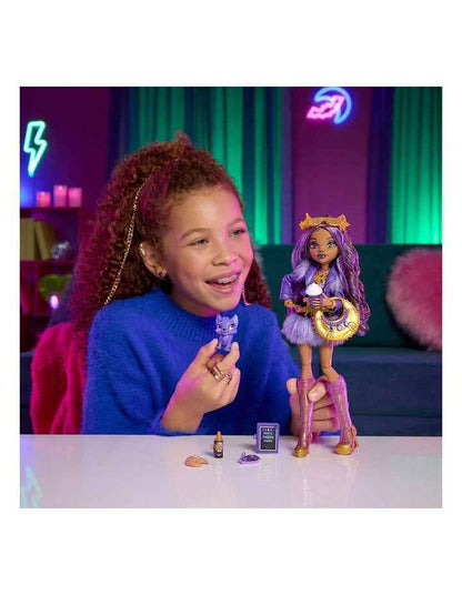 Clawdeen Wolf In Furry Skirt Fashion Doll