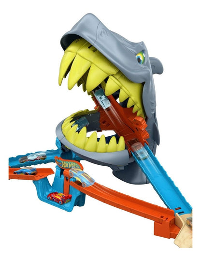 City Shark Chomp Beach Playset & 1:64 Scale Die-Cast Car
