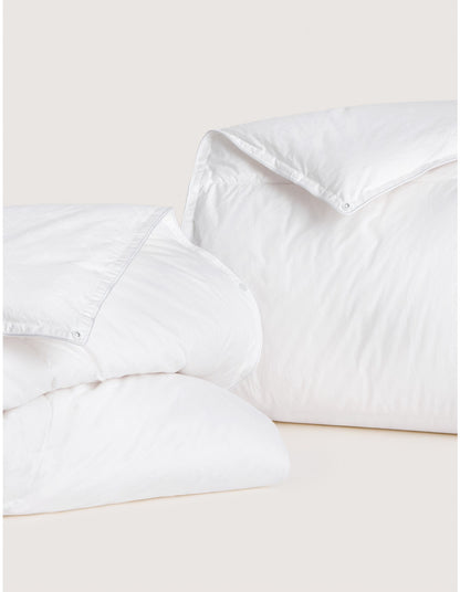 DELUXE DREAM KING HALF LIGHT QUILT