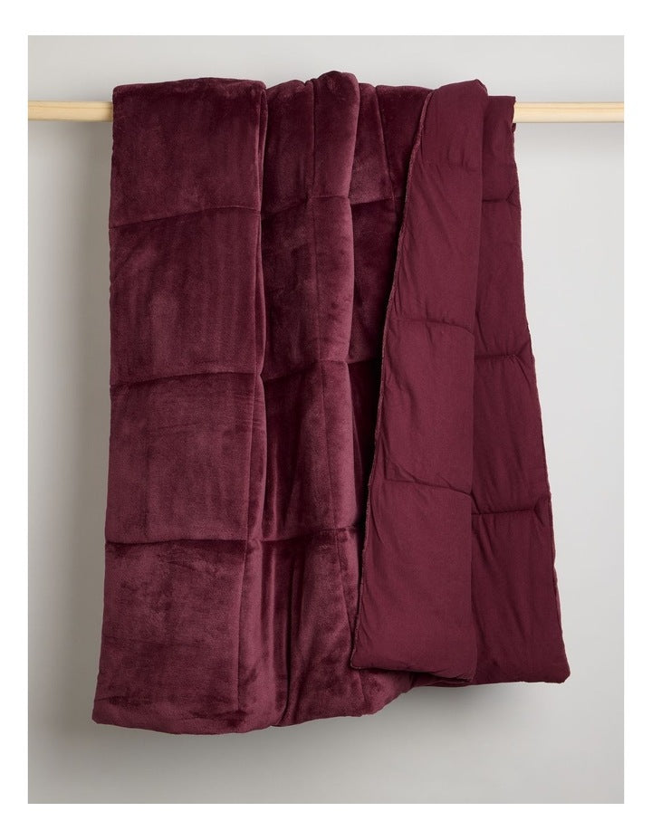 Quilted Plush Blanket in Burgundy