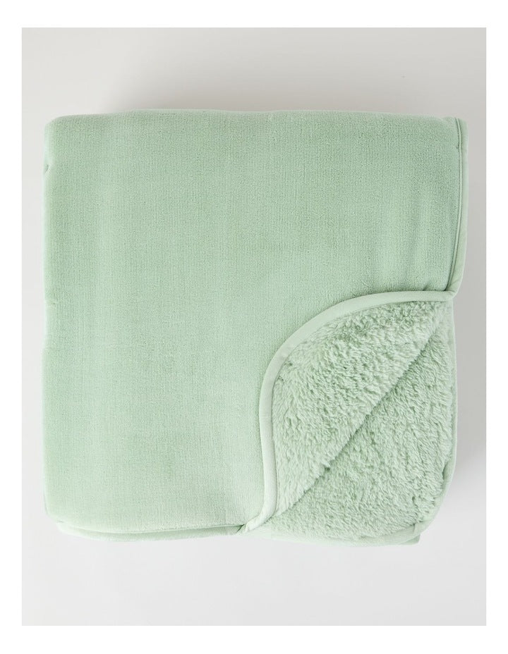 Reversible Sherpa Blanket in Sage