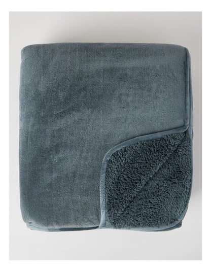 Reversible Sherpa Blanket in Charcoal