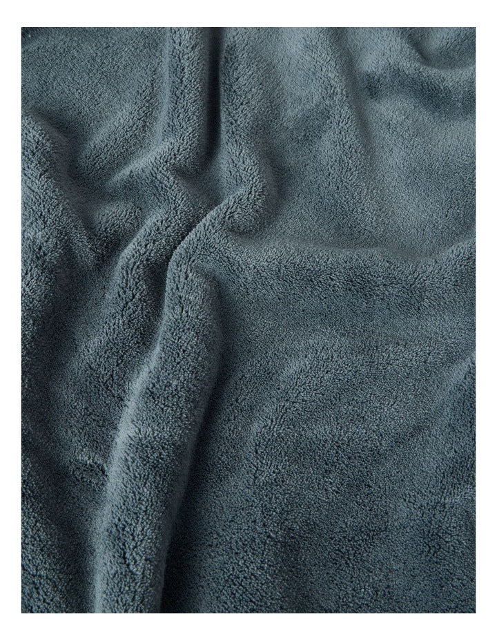 Reversible Sherpa Blanket in Charcoal