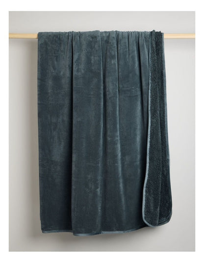 Reversible Sherpa Blanket in Charcoal