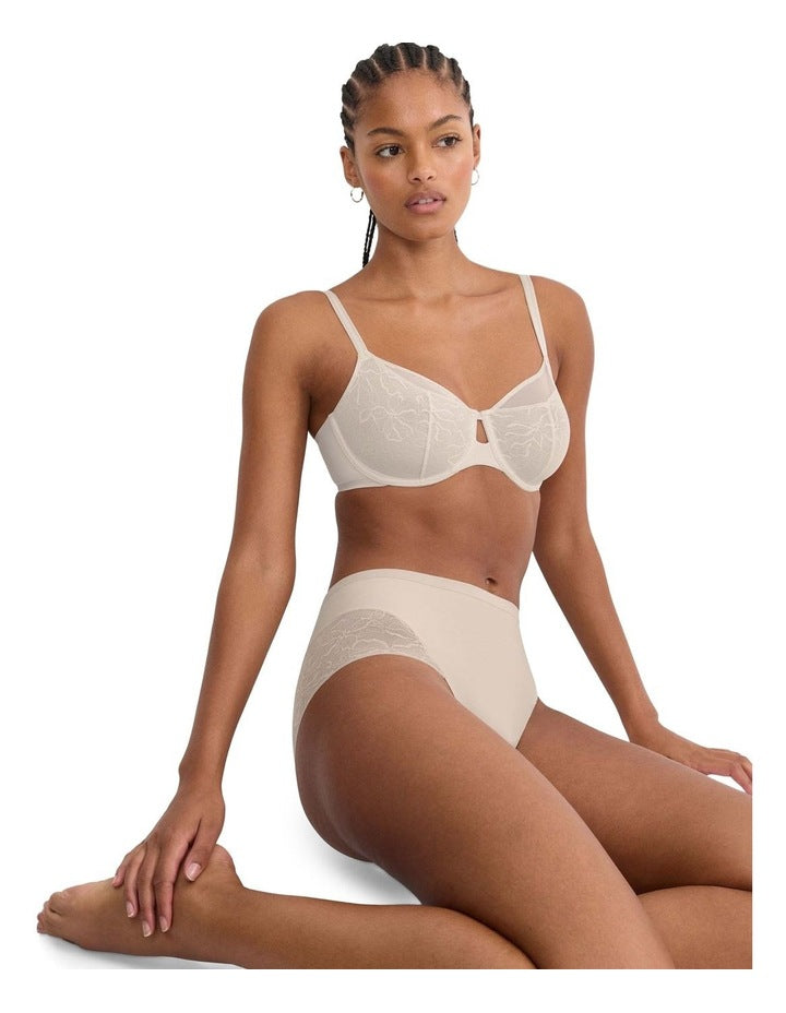 Comfort Contour Minimiser Bra in Beige