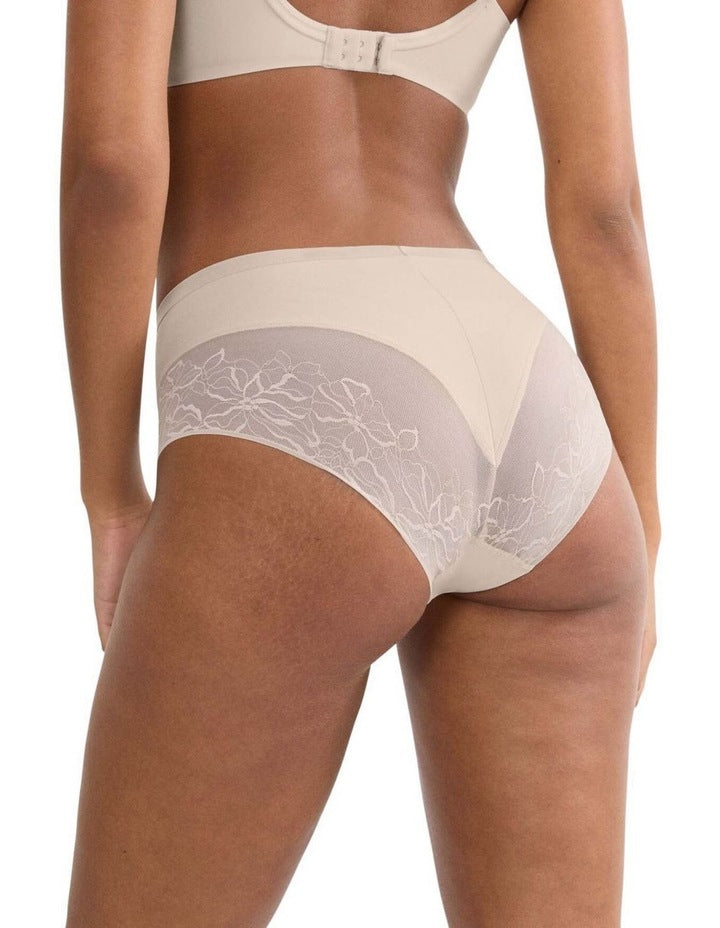 Comfort Contour Maxi Brief in Nude Beige