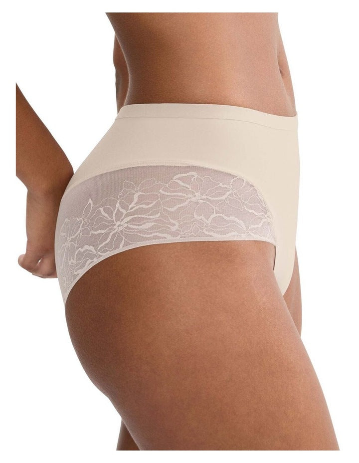 Comfort Contour Maxi Brief in Nude Beige