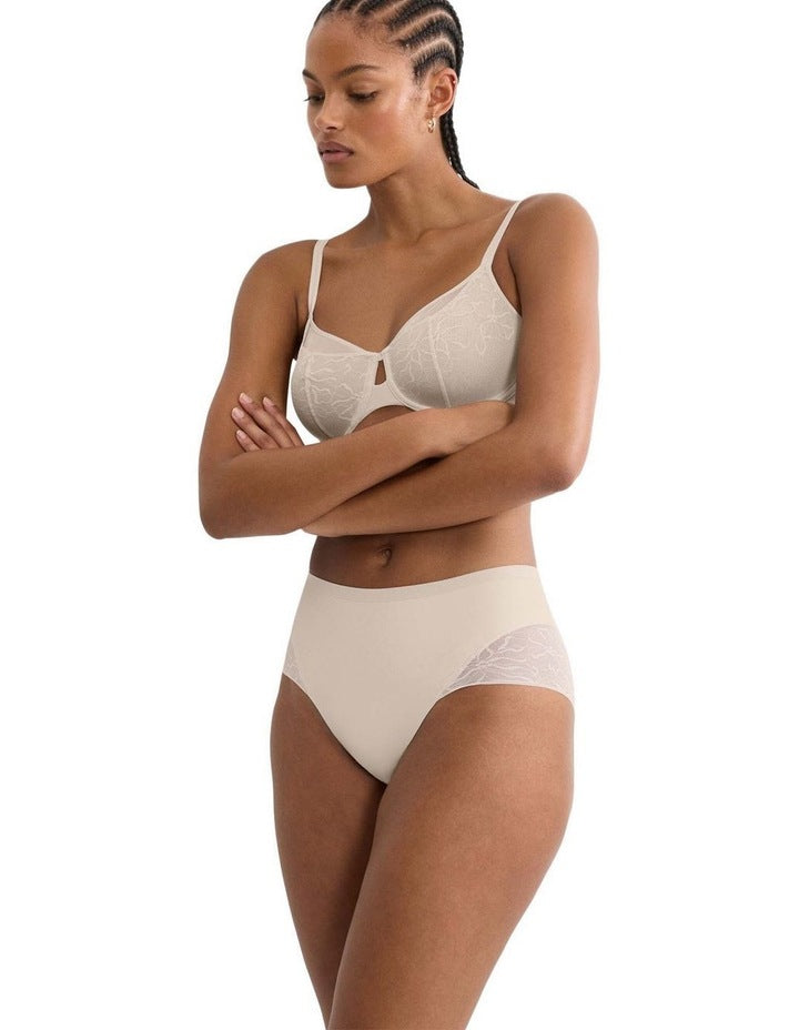 Comfort Contour Maxi Brief in Nude Beige