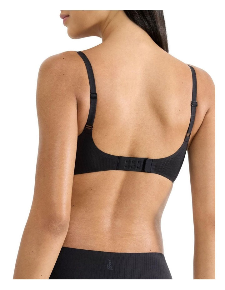 Zero Feel Pure Push-up Bra in Black