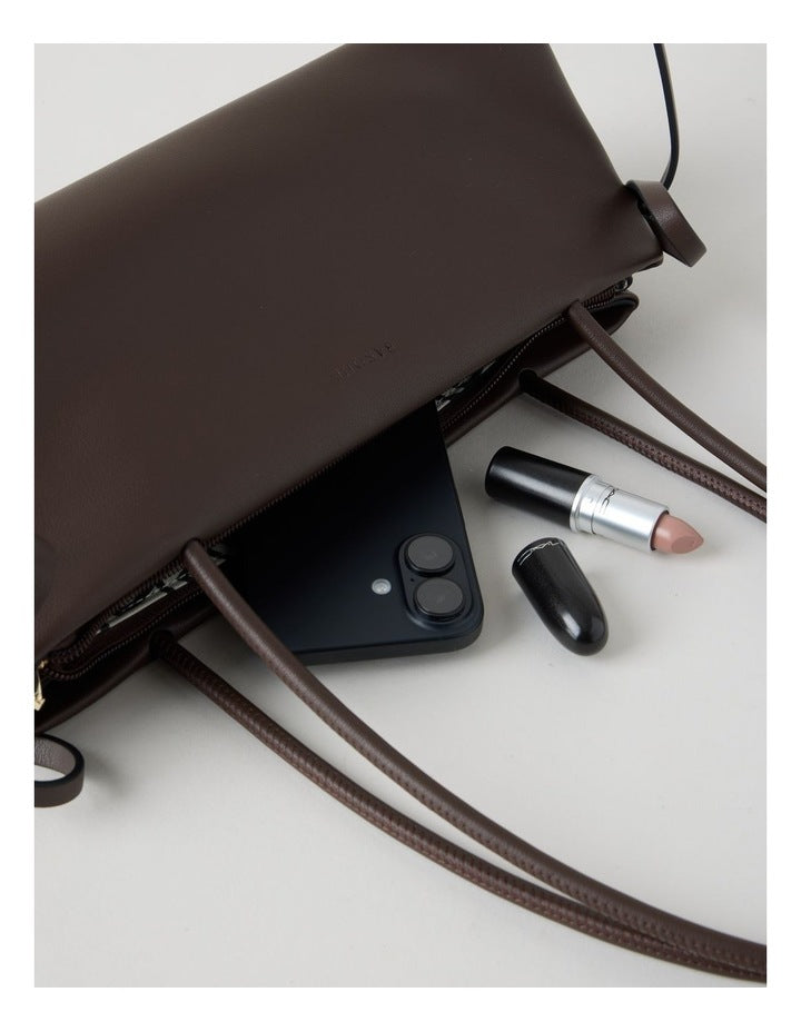 Tory Shoulder Bag in Chocolate