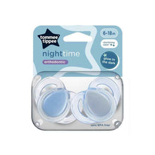 Tommee Tippee Night Time Soothers, Symmetrical Orthodontic Design, BPA-Free Silicone Baglet, Includes Steriliser Box, 6-18M, Pack of 2 Dummies