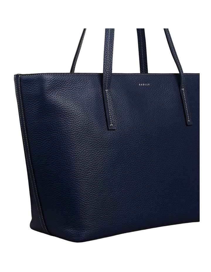 Dukes Place Icon Large Tote Bag in Naval