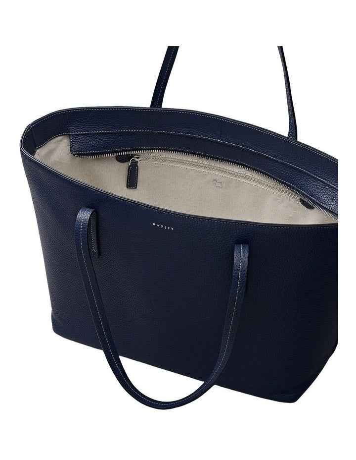 Dukes Place Icon Large Tote Bag in Naval