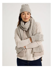 June Cable Gloves in Oatmeal