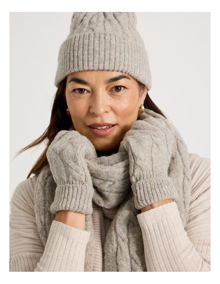 June Cable Gloves in Oatmeal