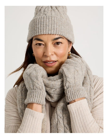 June Cable Gloves in Oatmeal