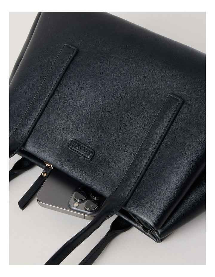 Linda Shoulder Bag in Black