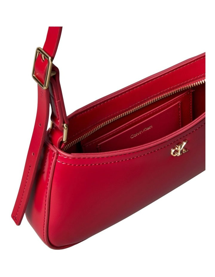 Shoulder Bag in Bordeaux