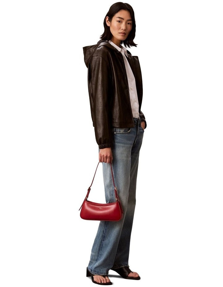 Shoulder Bag in Bordeaux