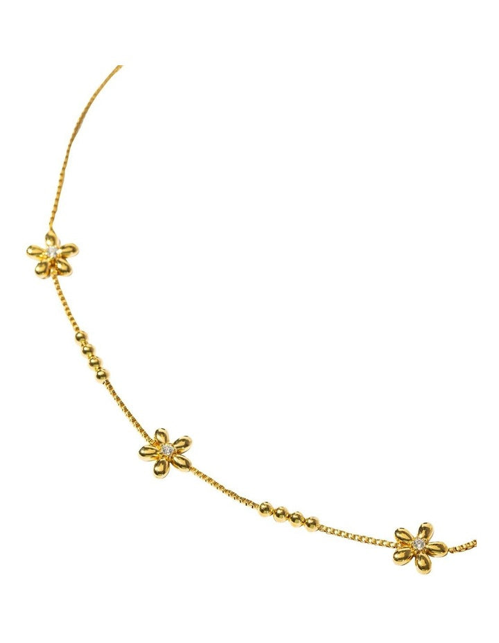 Tiny Flower Necklace in Gold