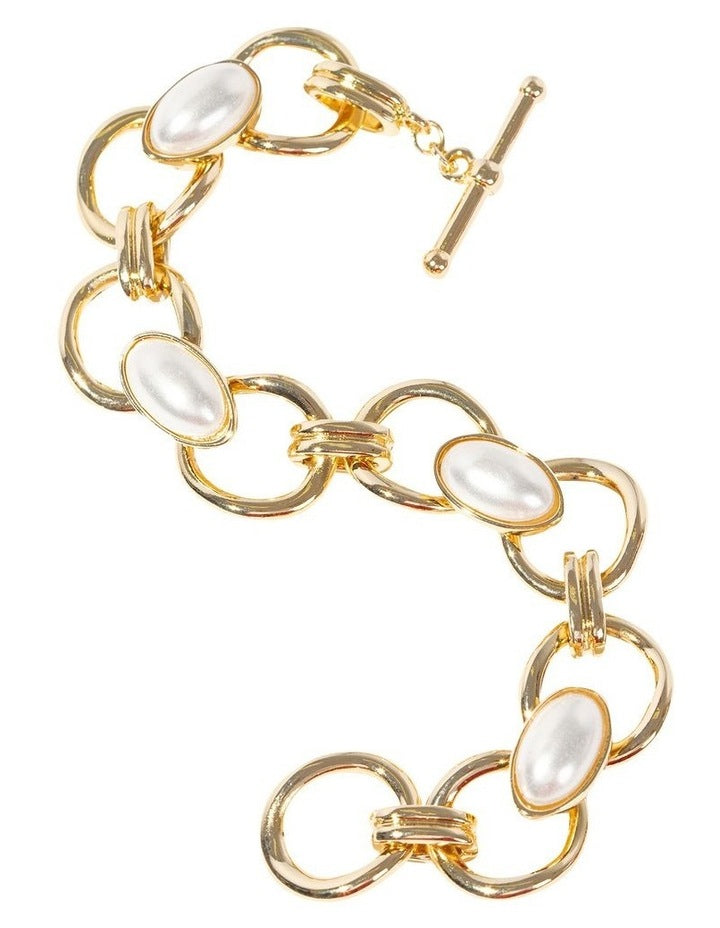 Oval Link Pearl Bracelet in Gold