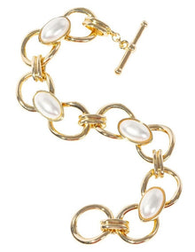 Oval Link Pearl Bracelet in Gold