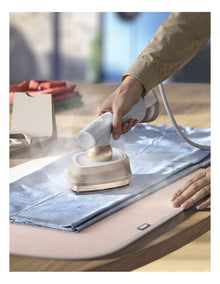 OneTurn Hybrid Iron & Steamer in Silk White GC213/10
