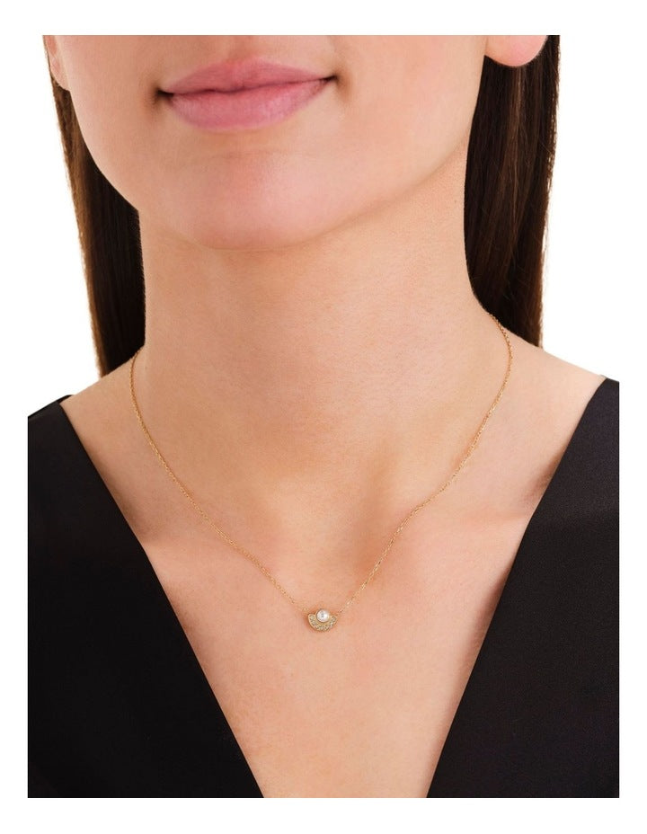 Modern Pearl Circle Necklace in Gold-Tone