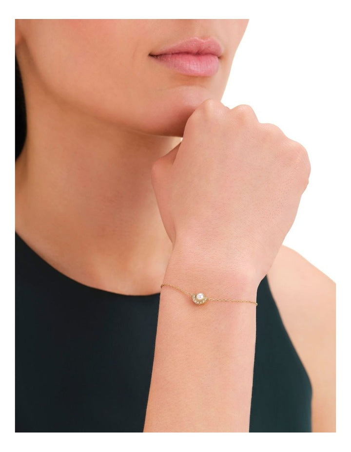 Modern Pearl Circle Bracelet in Gold-Tone