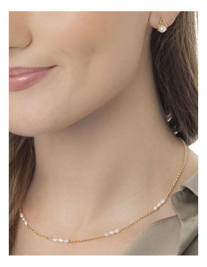Dainty Pearl Trio Chain Necklace in Gold