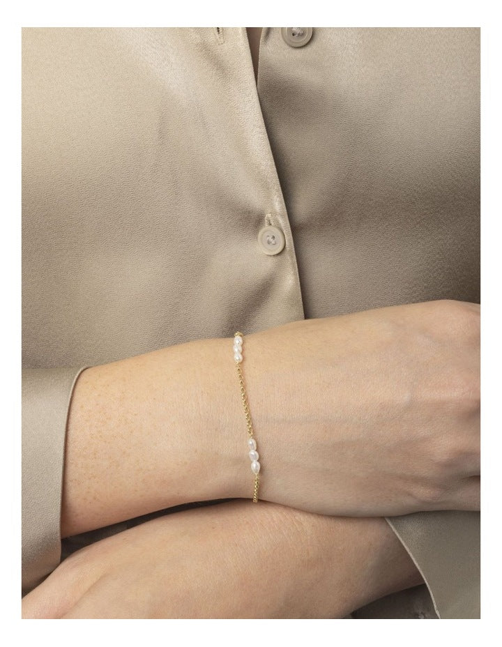 Dainty Pearl Trio Chain Bracelet in Gold