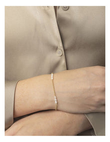 Dainty Pearl Trio Chain Bracelet in Gold