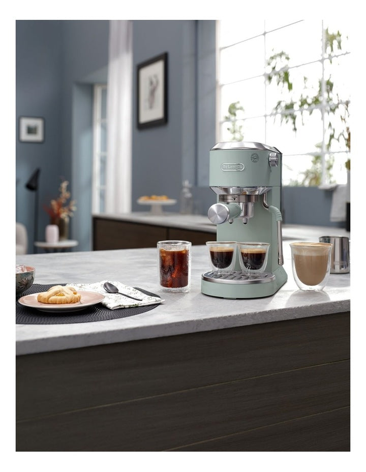 Dedica Duo With Cold Brew Manual Coffee Machine EC890GR in Green