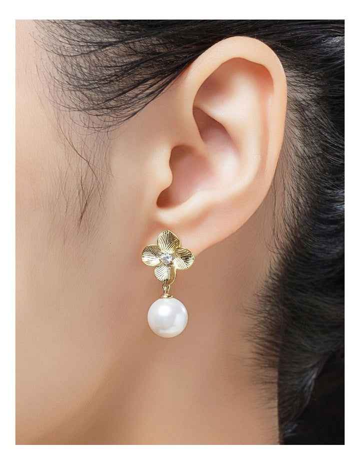 GJEE113M - FLOWER WITH PEARL DROP