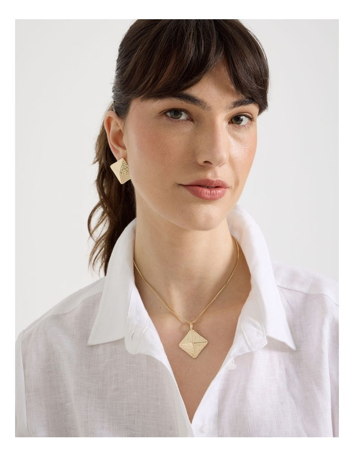 Hammered Pyramid Stud in Gold
