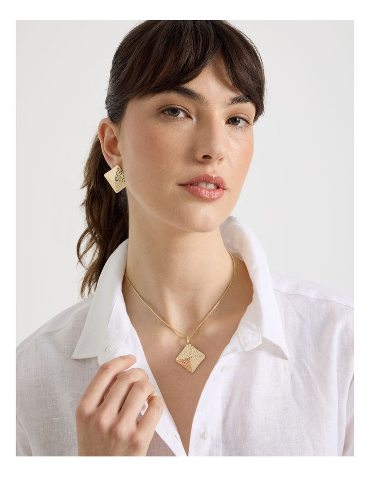 Hammered Pyramid Pendant Necklace in Gold