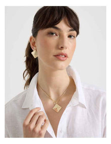 Hammered Pyramid Pendant Necklace in Gold